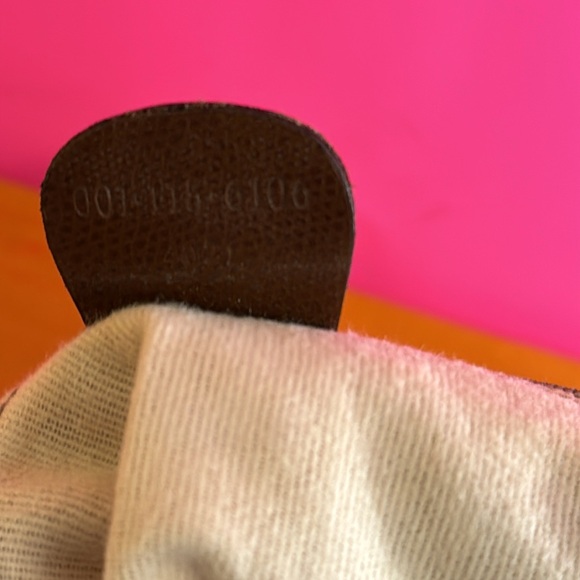 Gucci GG logo crossbody bag a beautiful and clean Gucci bag - Picture 11 of 17